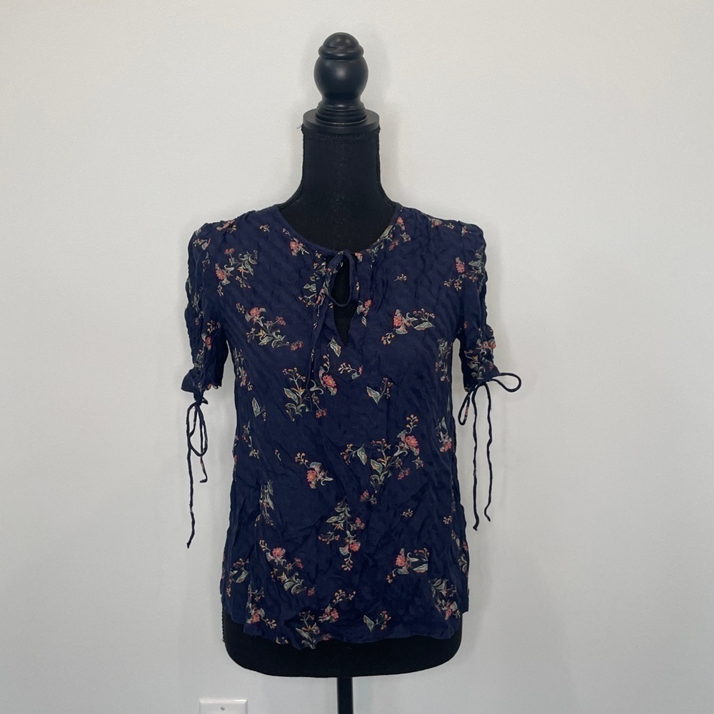 Lucky Brand Blue V-Neck Floral Short Sleeve Top